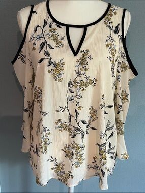 EUC Maurice’s Cold Shoulder Lightweight blouseOff-White cute keyholes SizeMedium